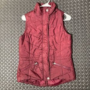 Izzi Outerwear Maroon Casual Zip and Button Up Puffer Vest Women's Size Small‎